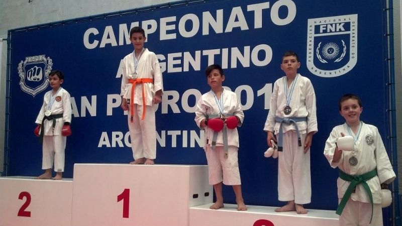 karatecas volvieron con varias medallas
