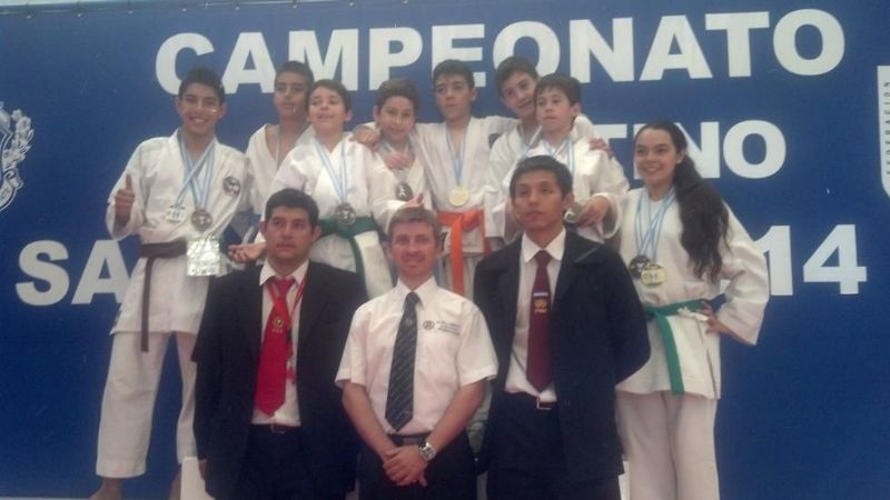 karatecas volvieron con varias medallas