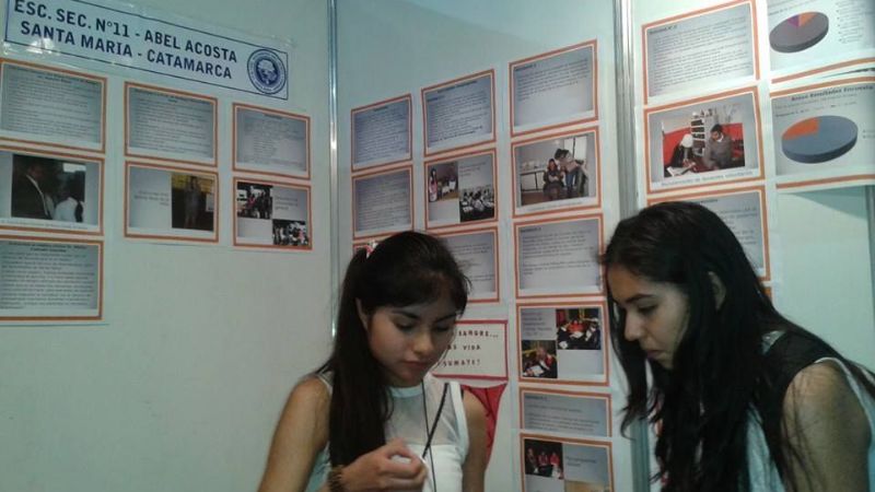 Alumnos de la escuela normal de Santa María en Tecnópolis