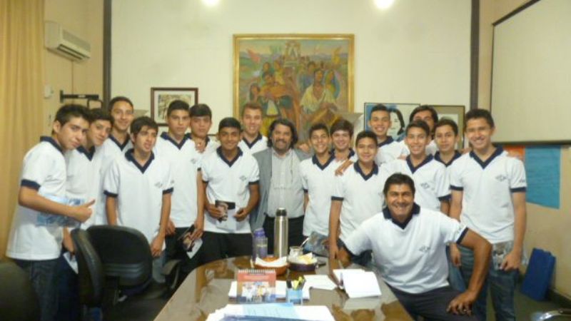Ariza recibió a los alumnos de la ENCJA que representarán al NOA en la Copa Coca Cola