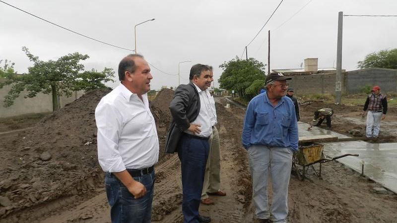 Jalil y Hoffmann recorrieron la obra de la avenida Argentina