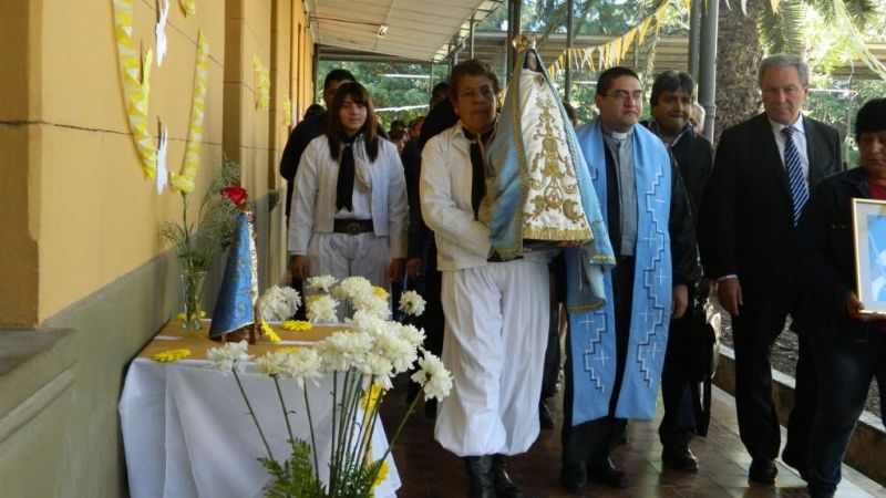 En un clima de fiesta y mucha emoción, la Imagen de la Virgen recorrió el CAPE