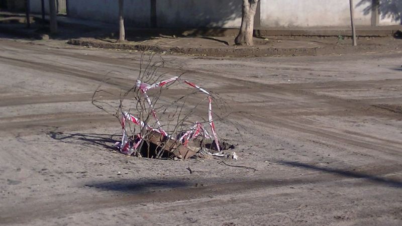 Peligro: Boca de cloacas con tapa cruzada