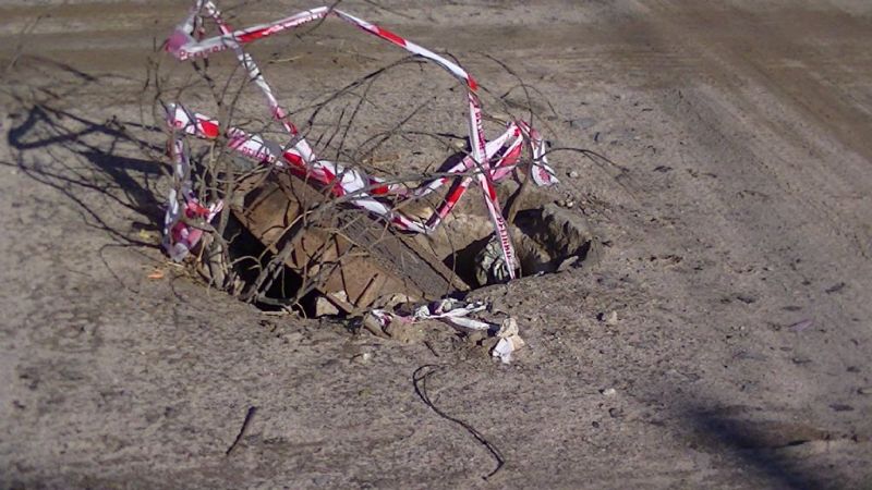 Peligro: Boca de cloacas con tapa cruzada