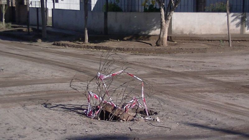 Peligro: Boca de cloacas con tapa cruzada