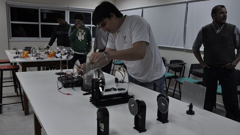 Alumnos de la UNCa. propusieron un sistema para ahorrar energía vial y generar mayor seguridad