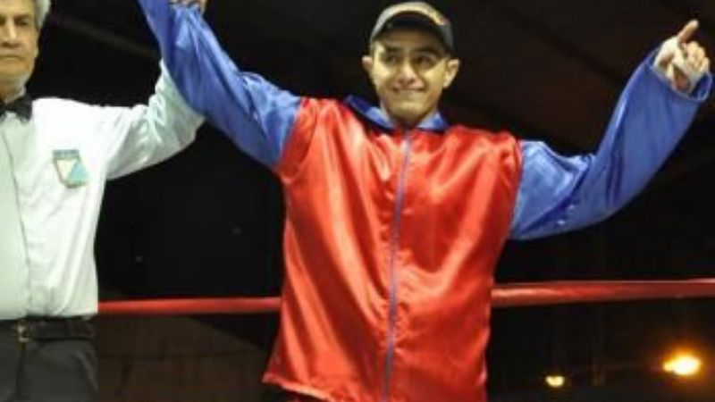 Tercer triunfo por KO del "Johnny” Herrera, sin despeinarse