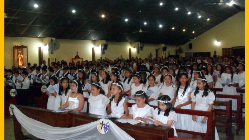 145 niños de la comunidad Nuestra Señora del Perpetuo Socorro recibieron la Primera Comunión