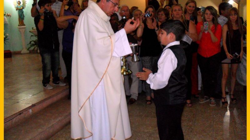 145 niños de la comunidad Nuestra Señora del Perpetuo Socorro recibieron la Primera Comunión