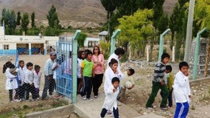 La Gobernadora inauguró escuela en El Cajón