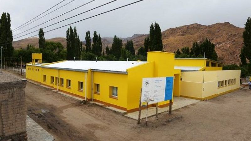 La Gobernadora inauguró escuela en El Cajón