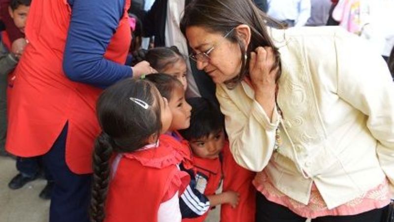 La Gobernadora inauguró escuela en El Cajón