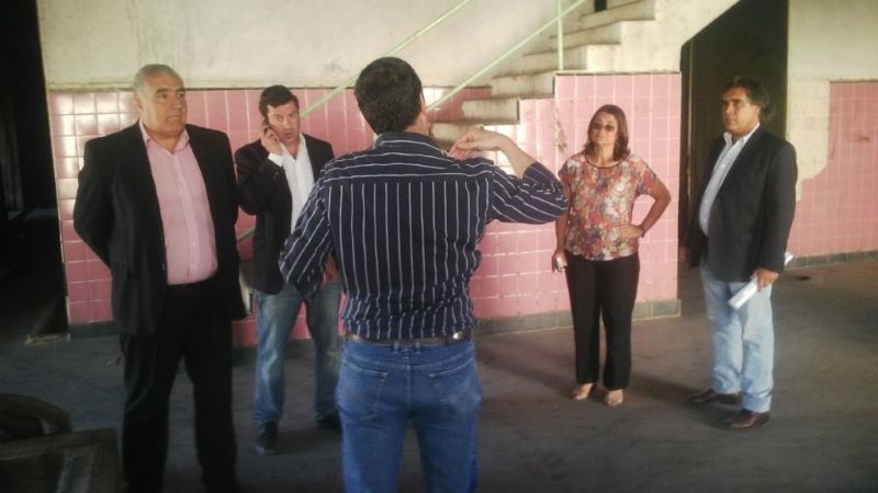 Lucía recorrió la bodega Acialba que impulsan reactivarla