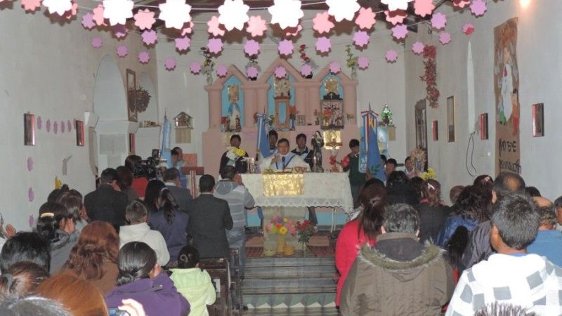 León Mendoza presente en el centenario de la escuela N° 345 de La Hoyada