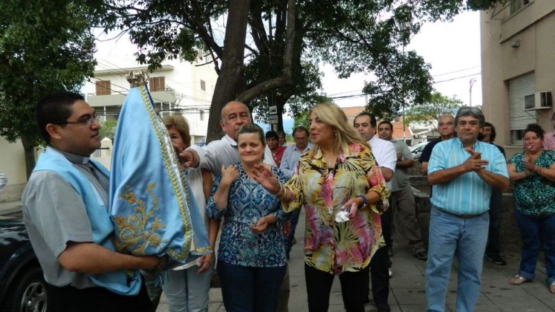 Emotivo y fervoroso recibimiento a  la Virgen del Valle en Obras Públicas