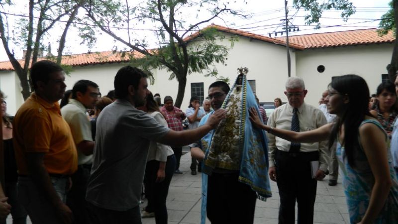 Emotivo y fervoroso recibimiento a  la Virgen del Valle en Obras Públicas