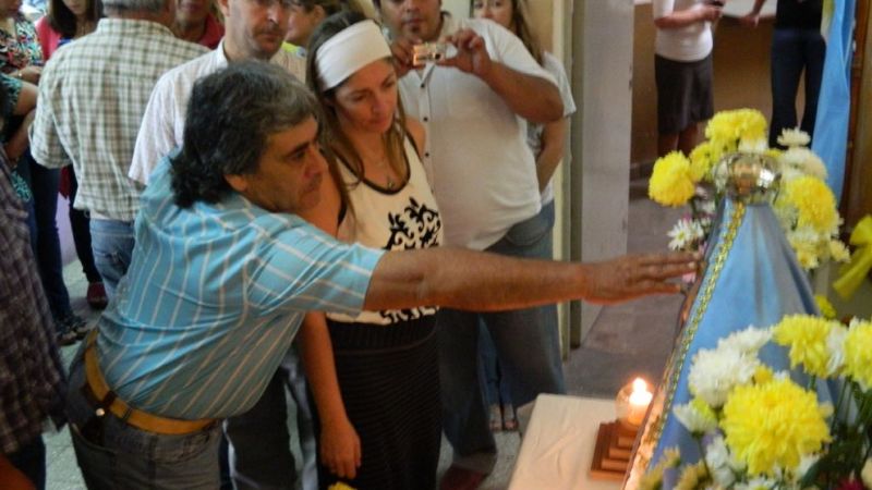 Emotivo y fervoroso recibimiento a  la Virgen del Valle en Obras Públicas