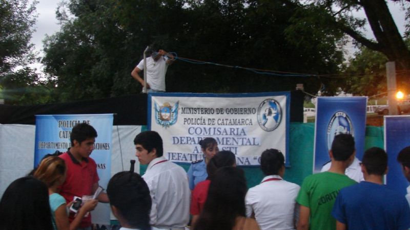 Policías de Ancasti participaron de una muestra comunitaria