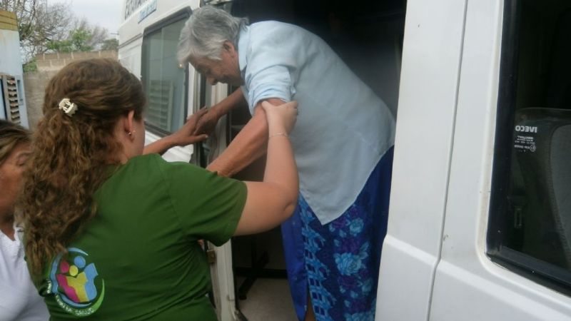 “Lleguemos al Barrio” sigue asistiendo sanitariamente en el interior
