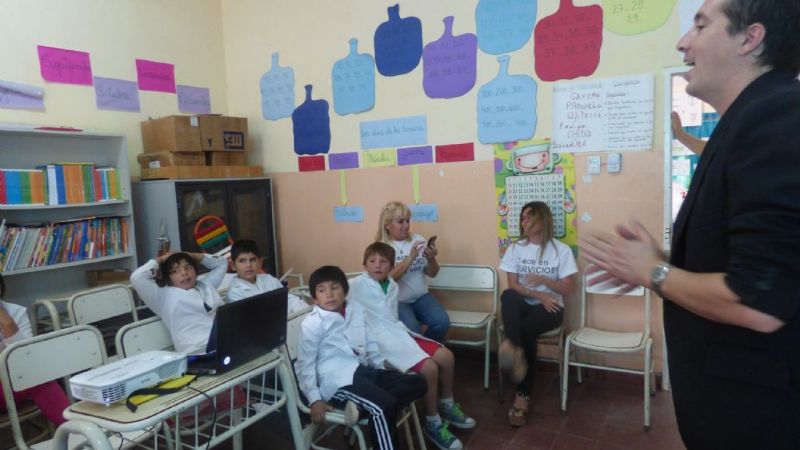 Alumnos de Antapoca se informaron sobre cuidados de energía y agua potable