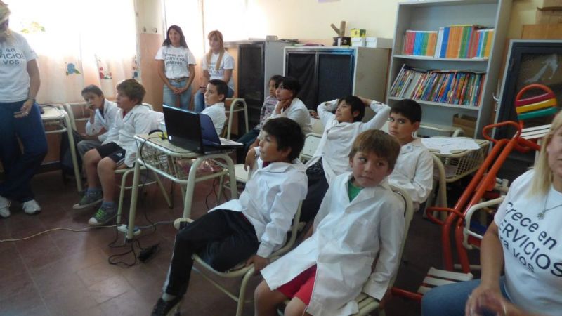 Alumnos de Antapoca se informaron sobre cuidados de energía y agua potable