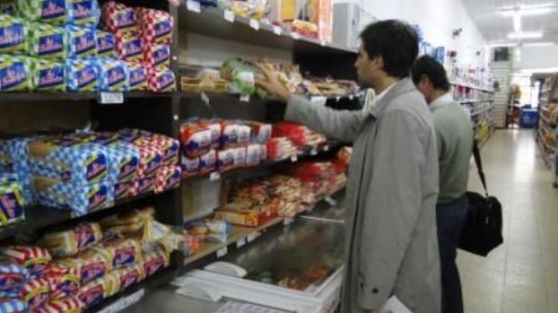 Multan por irregularidades a comercios del interior