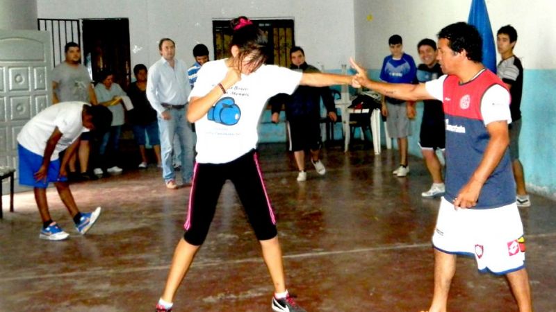 Mera visitó el centro vecinal de La Viñita y donó ventiladores