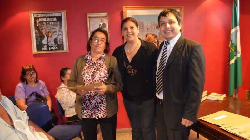 Entregan resoluciones a 40 nuevos jubilados de Valle Viejo