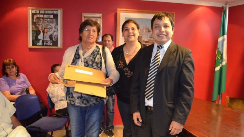 Entregan resoluciones a 40 nuevos jubilados de Valle Viejo