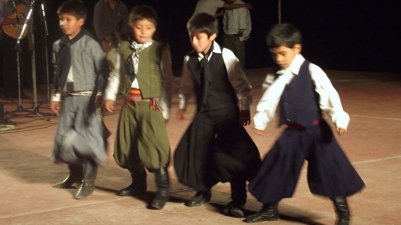 Esta noche, Muestra de Folklore en Santa María