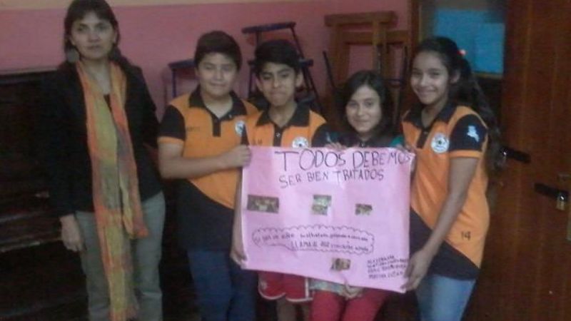 Sensibilizan sobre la Línea 102 en ámbitos escolares