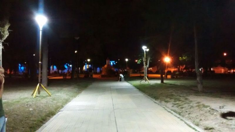 Probaron las nuevas luminarias en la Plaza Virgen del Valle