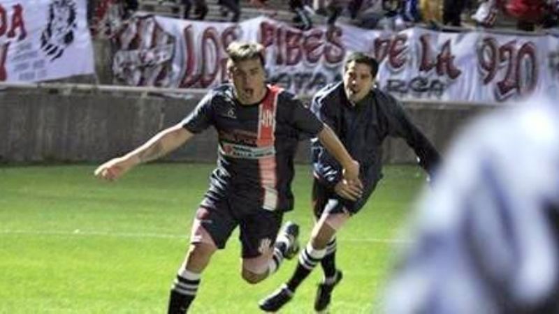 Villa Cubas goleó 4-1 a Talleres de Frías y llegó a la punta