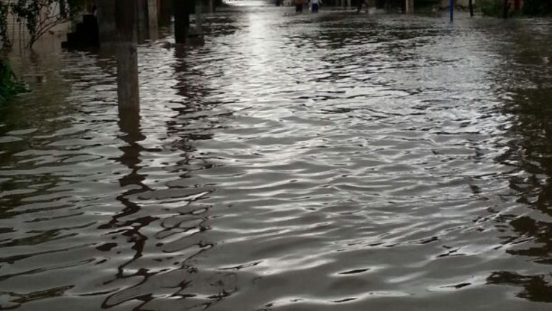 Fuertes tormentas en el interior y familias evacuadas