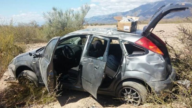 Espectacular vuelco en Pomán