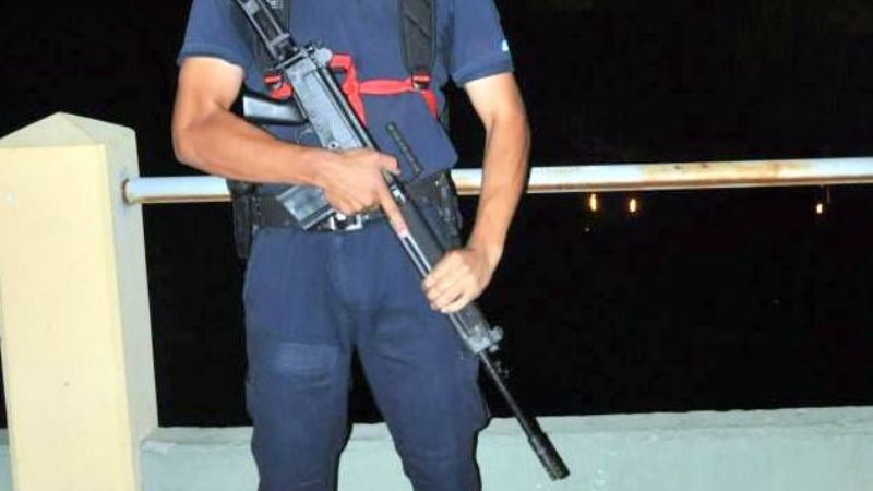 Las patrullas policiales desafiaron la noche de El Jumeal