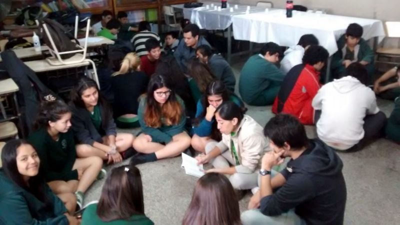 Alas de Colibrí sigue visitando instituciones y compartiendo lecturas