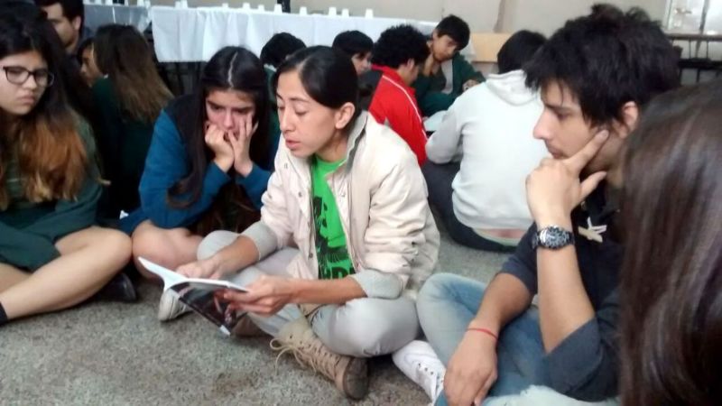 Alas de Colibrí sigue visitando instituciones y compartiendo lecturas