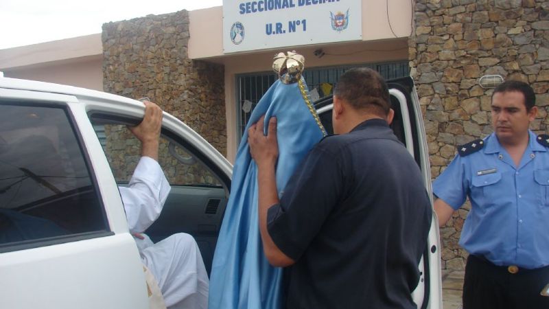 La Virgen del Valle visitó la Jefatura de Policía y las Comisarías de Capital