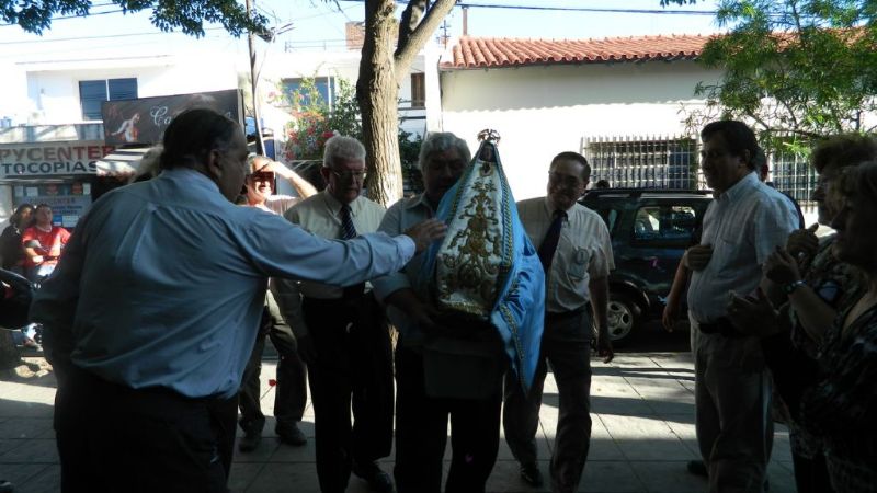 Con profunda emoción y gratitud, recibieron a la Virgen en Rentas