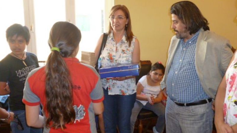 Ariza recibió a niños de la Escuela 209 de Los Varela