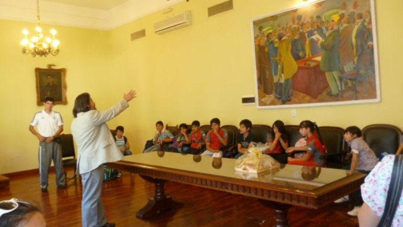 Ariza recibió a niños de la Escuela 209 de Los Varela