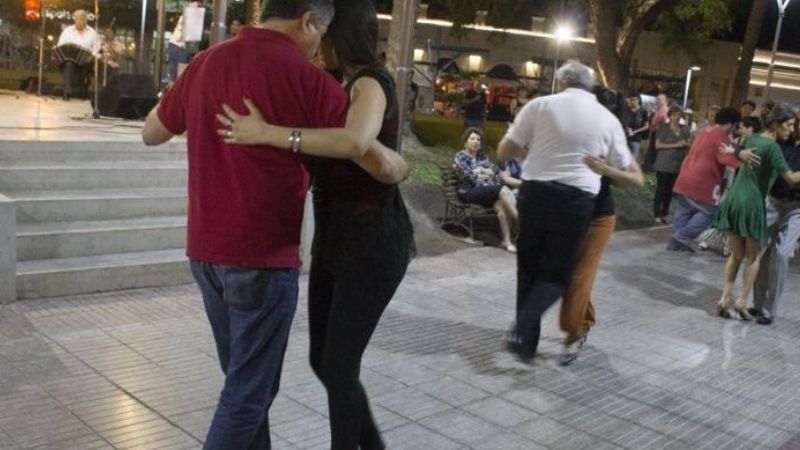 “Folclore Espontaneo” en La Glorieta de Plaza 25 de Mayo