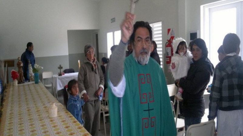 Cura párroco y vecinos enfrentados por pesebre