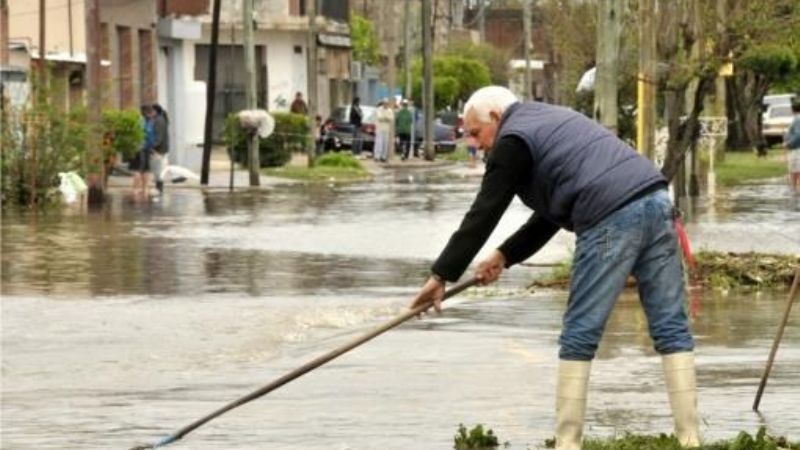 Más de 2.400 evacuados y 1.500 familias afectadas por la sudestada