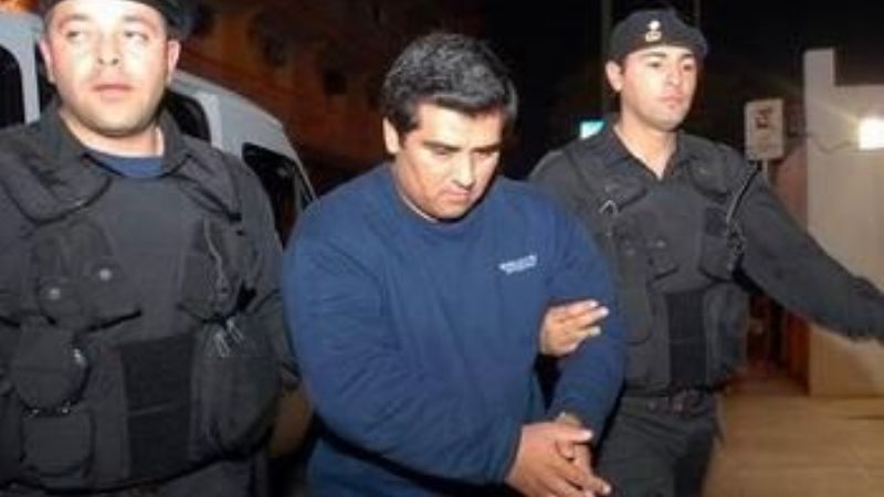 Acompañado por sus seguidores, el “Maestro Amor” se sentó en el banquillo