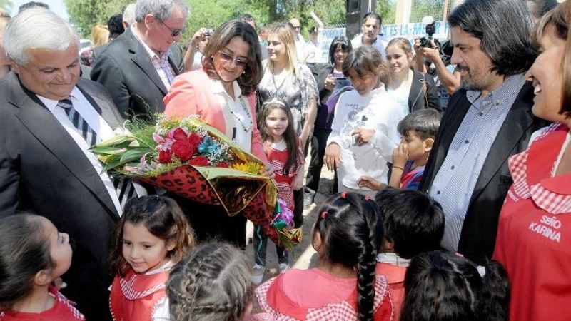 La gobernadora inauguró obras en Icaño