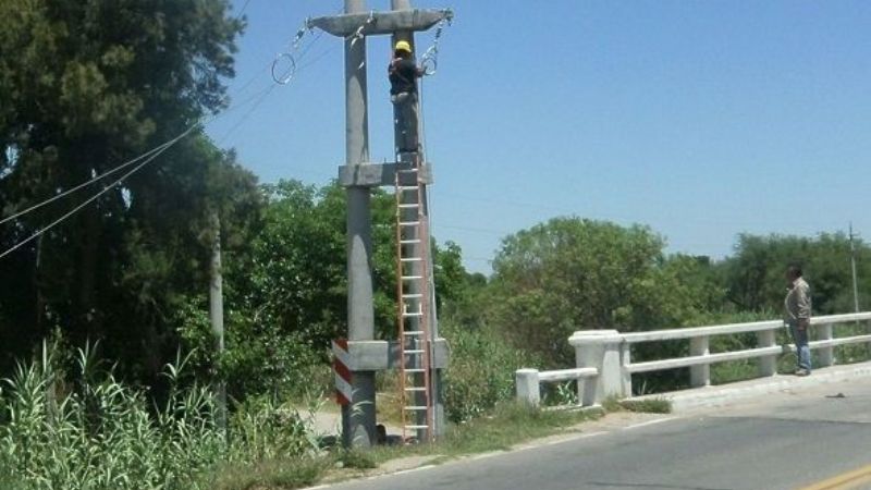 Operario municipal recibió una descarga eléctrica