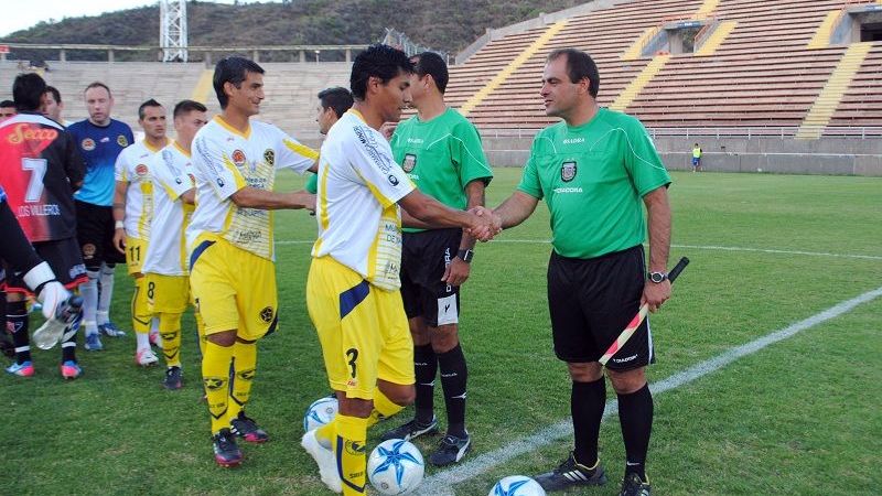 Policial, por un triunfo de visitante, que lo mantenga cerca