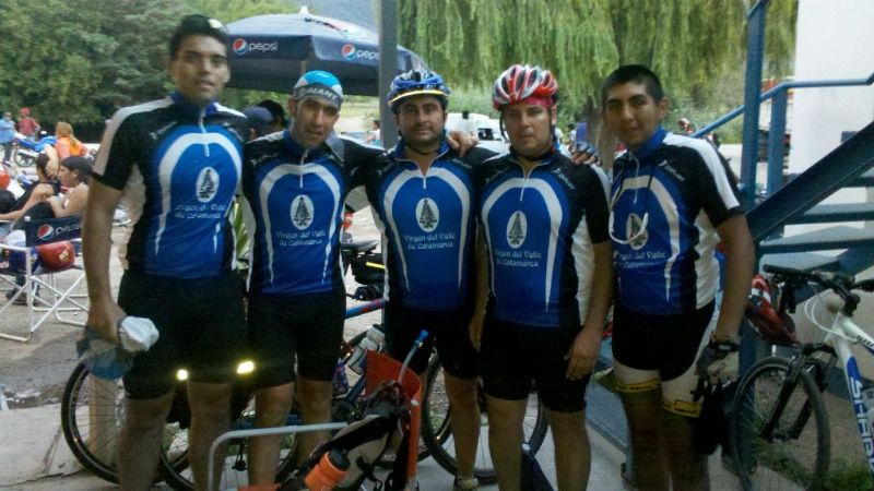 Peregrinos de Santiago del Estero, a los pies de María